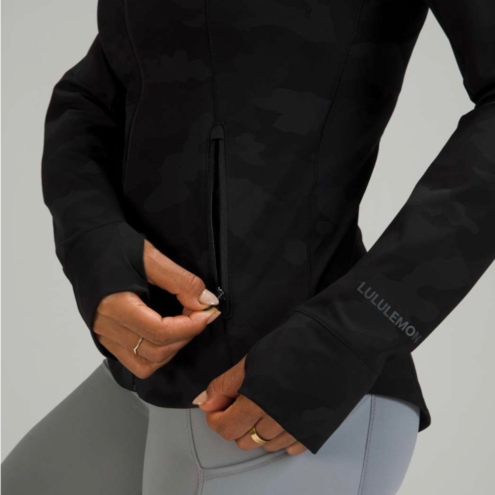 Lululemon black camo mist over windbreaker jacket